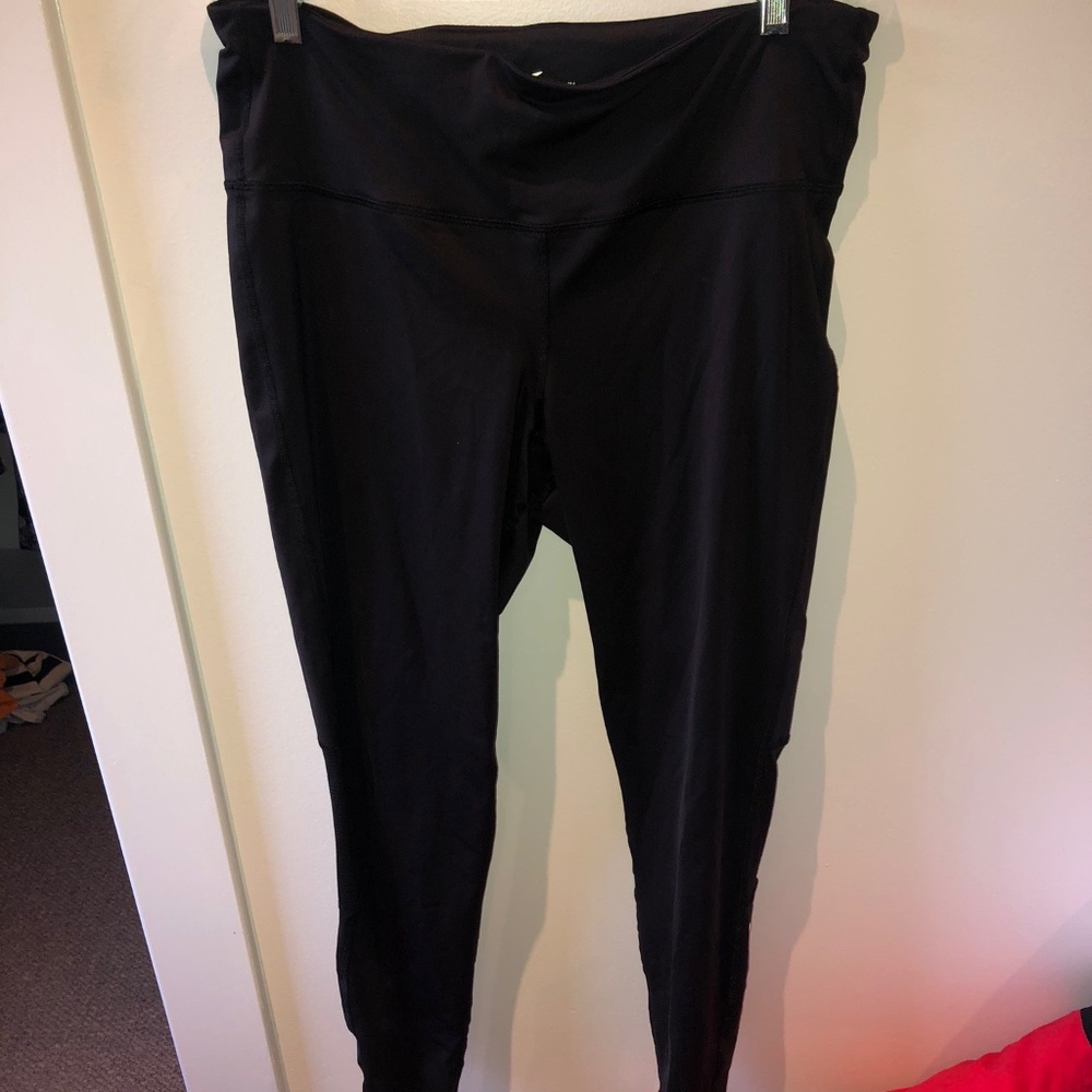 black workout leggings